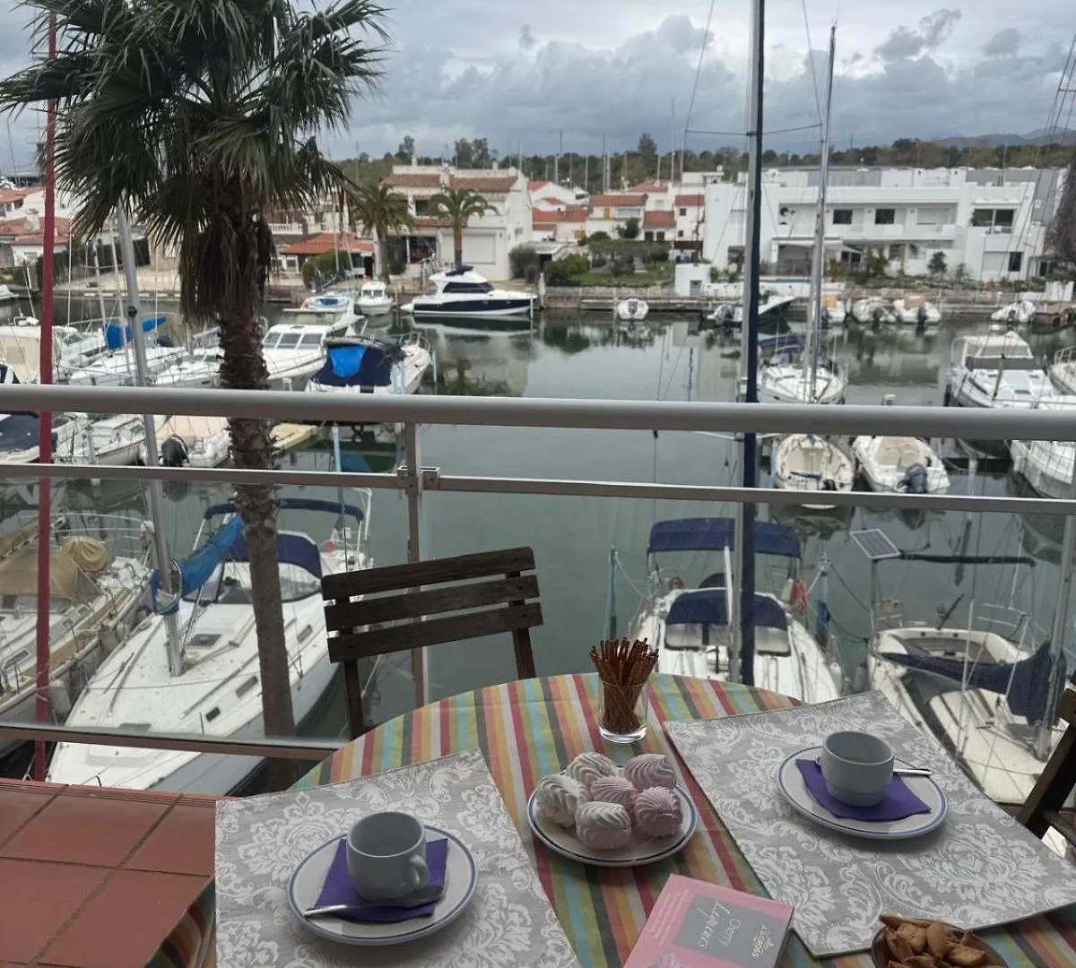 Apartamento Con Plaza De Parking Y Piscina Comunitaria Roses Apartment