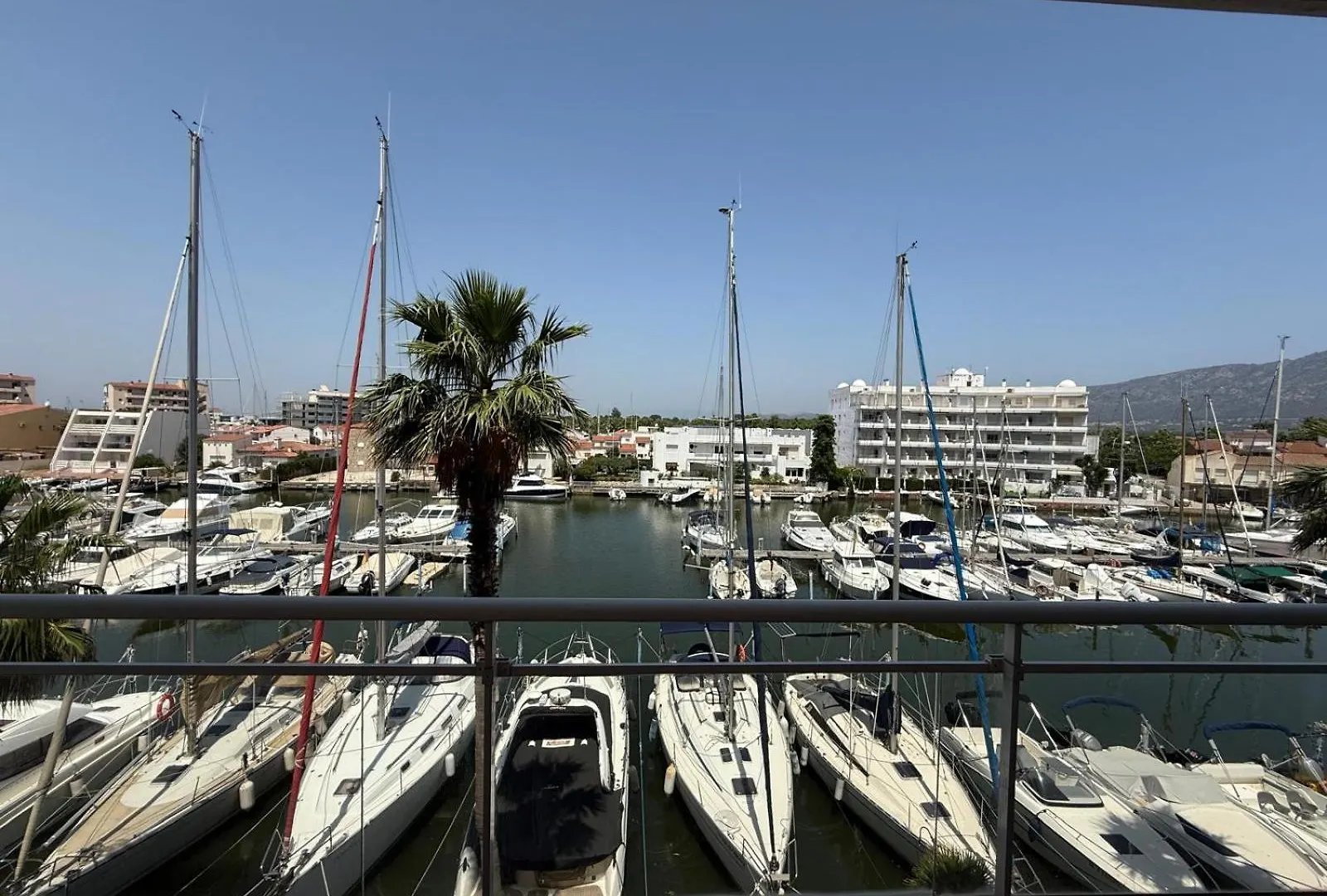 Apartamento Con Plaza De Parking Y Piscina Comunitaria Roses Spanien